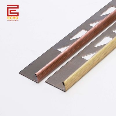 Trim de azulejos de aço inoxidável de exterior recto Genesis Trim de borda metálica plana 10 mm